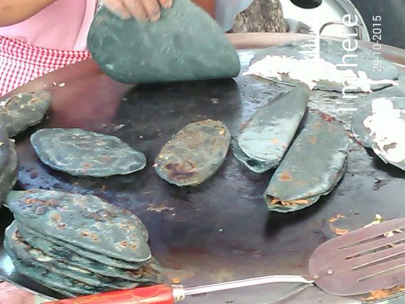 Tlacoyos y quesadillas azúles
